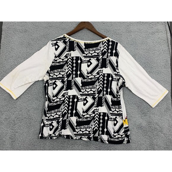 ONQUE PETITE PXL Beaded Butterfly Geometric Designs Short Sleeve Blouse Top - Picture 5 of 10